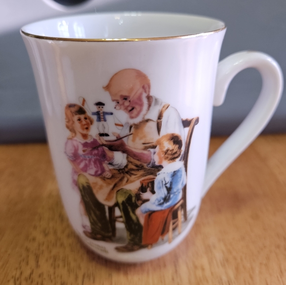 Vintage Norman Rockwell Set of 8 Cups 1982 - Picture 15 of 16